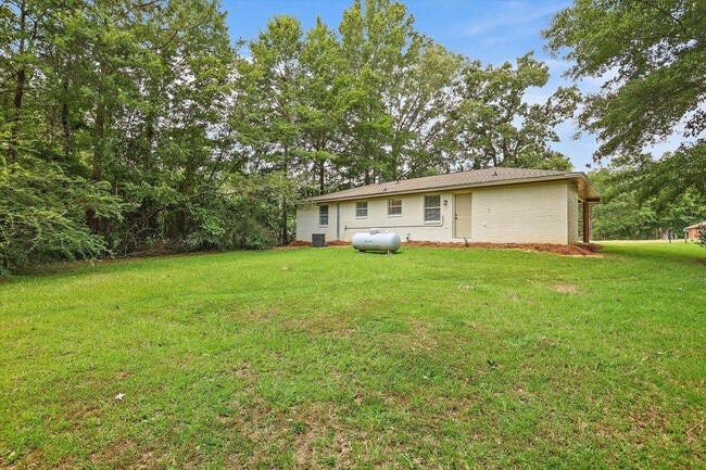 Building Photo - 642 Sweetgum St