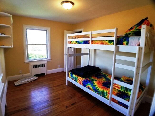 Building Photo - 27 Yasgur Rd