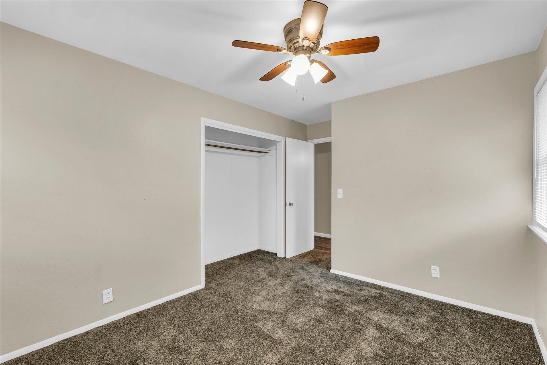Building Photo - 19 Delaine Dr