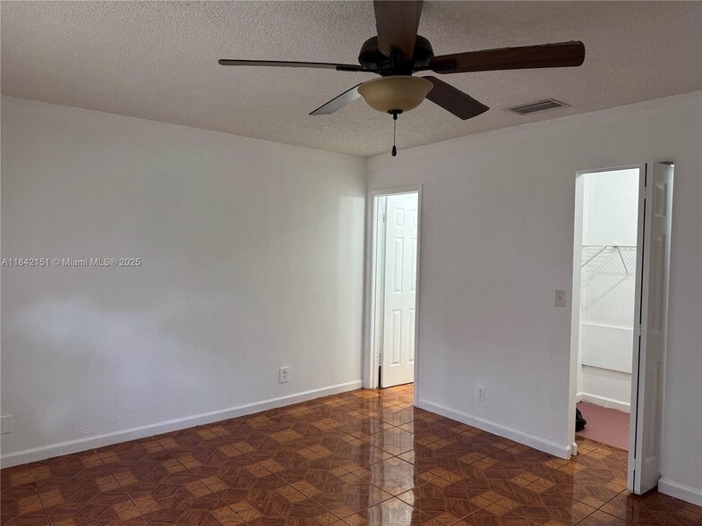 Building Photo - 717 SW 79th Ave