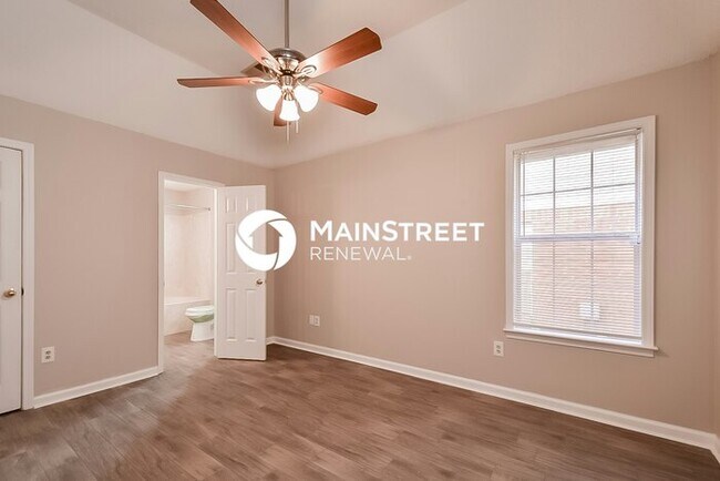 Building Photo - 3 Bedroom Pet-Friendly Home in Memphis, TN with Main Street Renewal