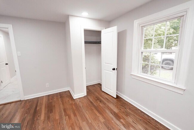 Building Photo - 912 Hilltown Pike