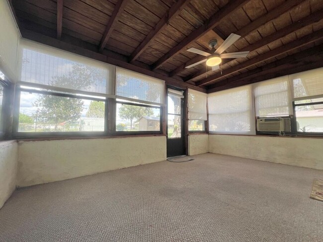 Building Photo - 907 Van Dr