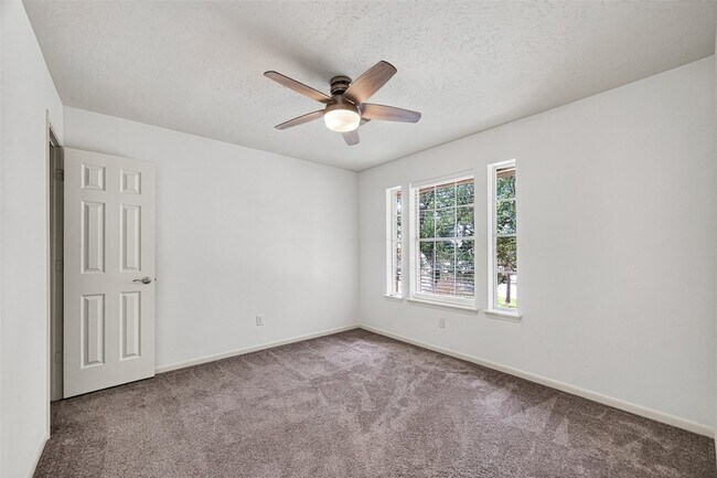 Building Photo - 1253 El Camino Village Dr