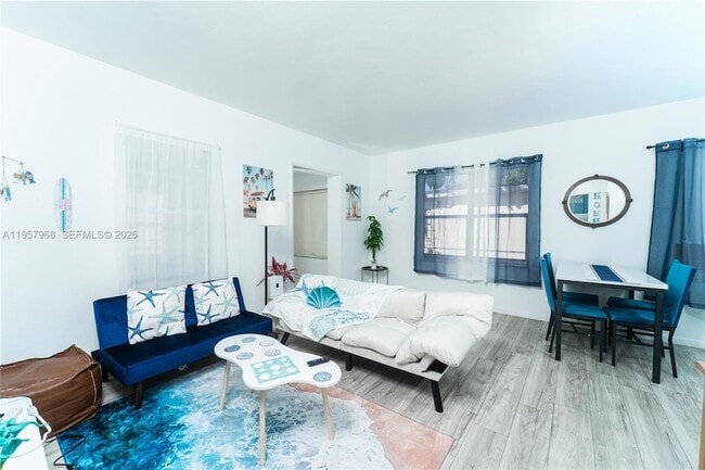 Building Photo - 1215 NE 127th St