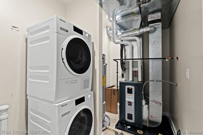 Building Photo - 105 Laurel Ct