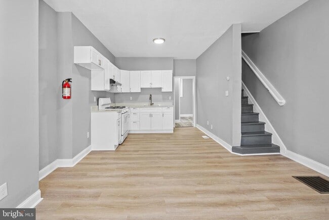 Building Photo - 510 E Willard St
