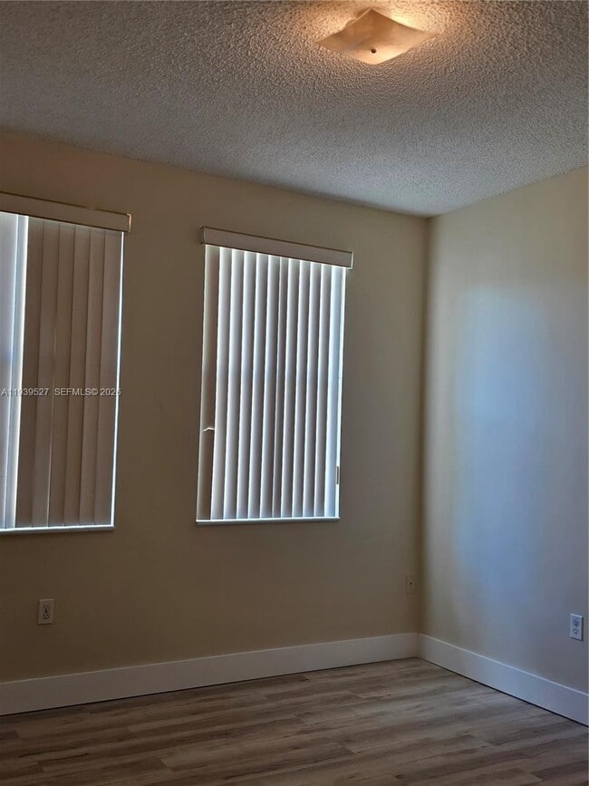 Building Photo - 2924 SW 26th St