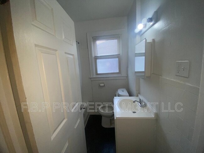 Building Photo - 3831 Waverly St