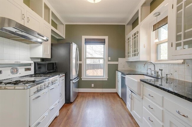 Building Photo - Charming home in Coveted Berkeley Place!