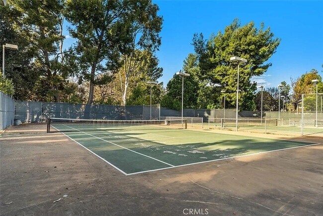 Building Photo - Move-In Ready 2BR | Fresh Paint | Unfurnished & Ready for Your Style