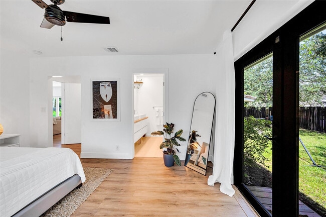 Building Photo - 549 NE 14th Ave