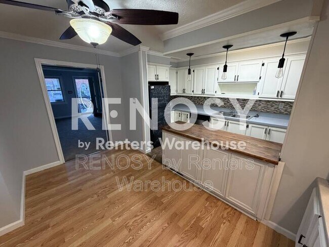 Building Photo - 844 Jaydee Ave
