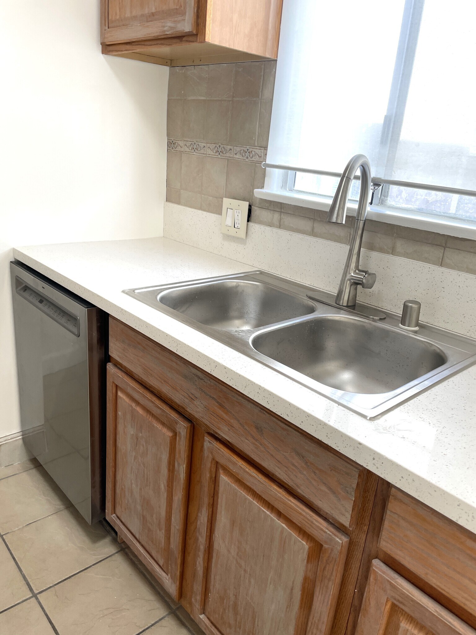 Building Photo - 628 S Pacific Coast Hwy