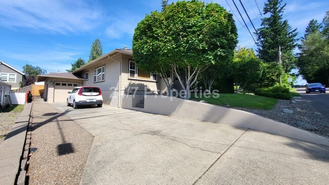 Building Photo - *OPEN HOUSE 6/29* Spacious 4 BD | 3 BA Hom...