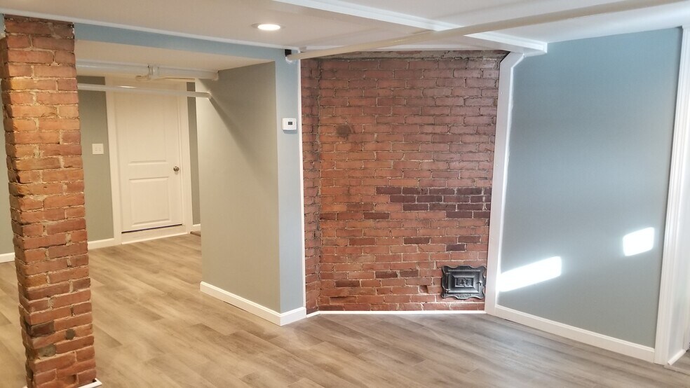 Living room - 49 S Spring St