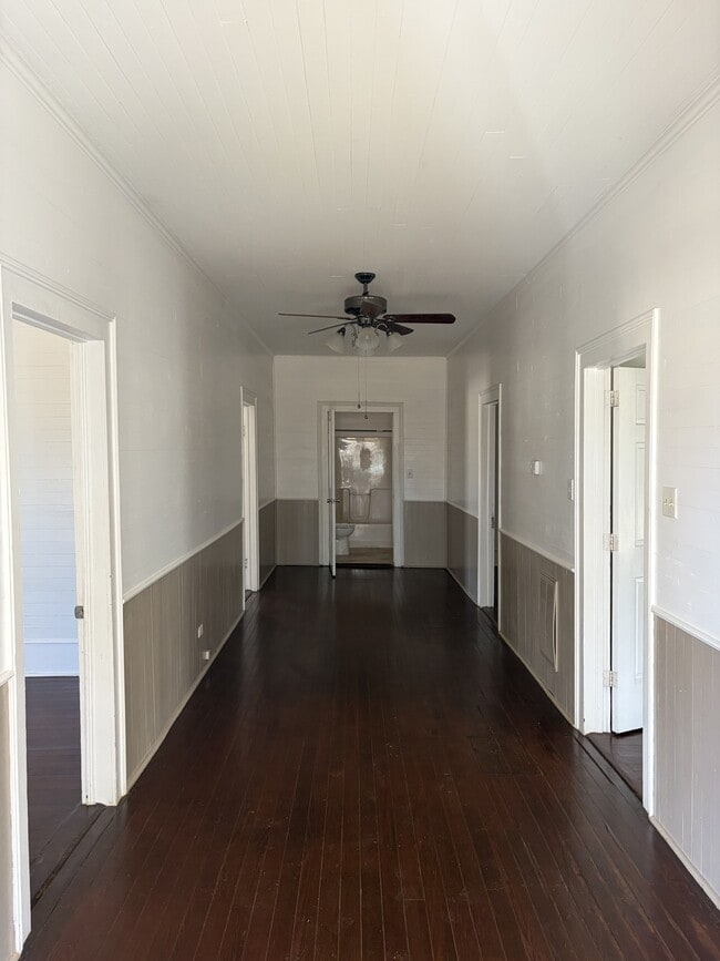 Building Photo - 411 Latham Ln