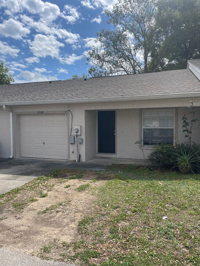 Building Photo - 2/2 Villa with a One-car garage in Dade City!