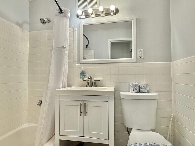 Building Photo - 215 Piedmont Ave NE