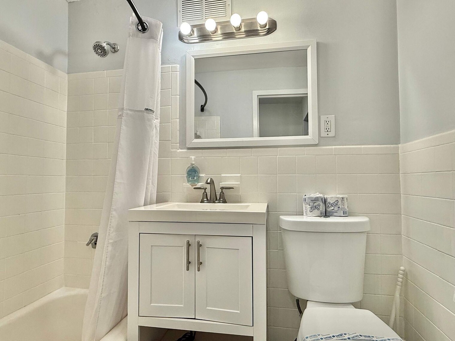 Building Photo - 215 Piedmont Ave NE