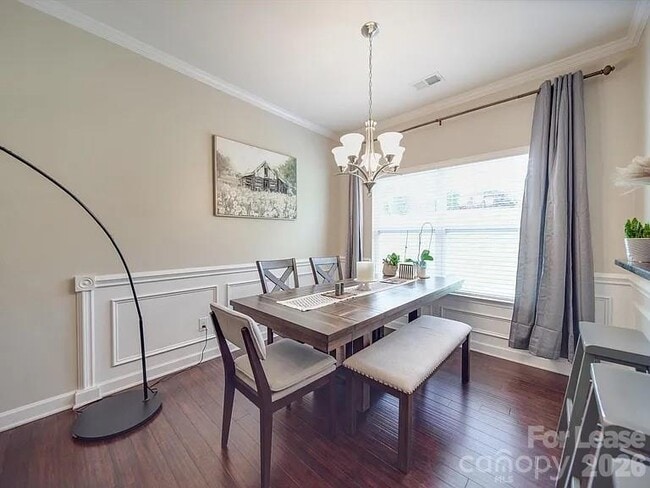 Building Photo - 5657 Tipperlinn Way