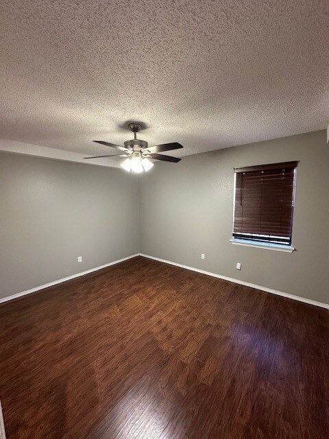 Building Photo - 401-412 12th Ave SE