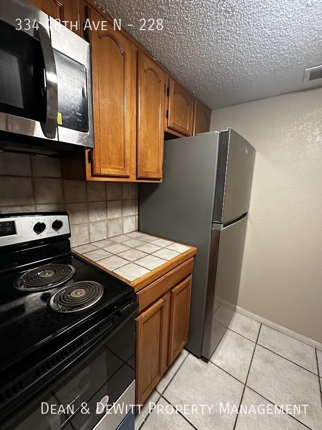 Building Photo - 1/1 Condo in St. Pete - For Rent