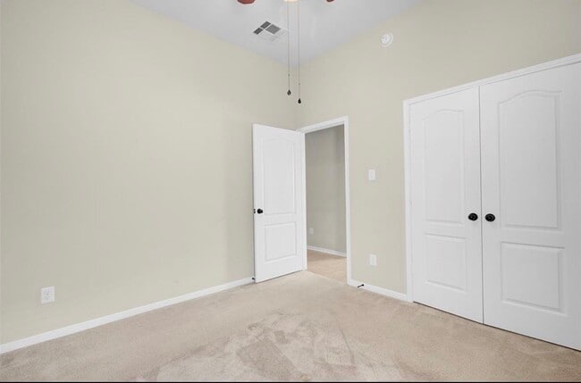 Building Photo - 2513 Golfcrest Dr