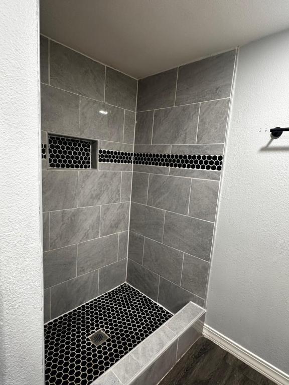 Building Photo - 300 S 1st St