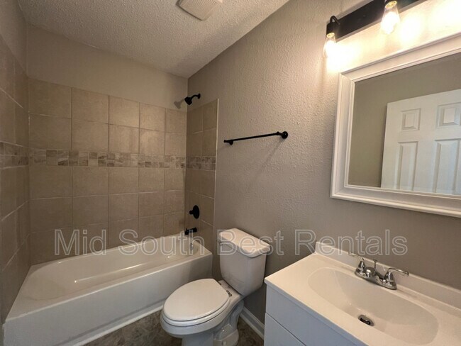 Building Photo - 2483 Dana Dr