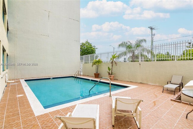 Building Photo - 1350 NW 8th Ct