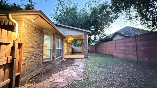 Building Photo - 931 Opal Chase Dr