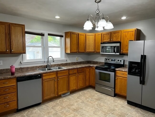 Building Photo - 4442 Rushmore Dr NE