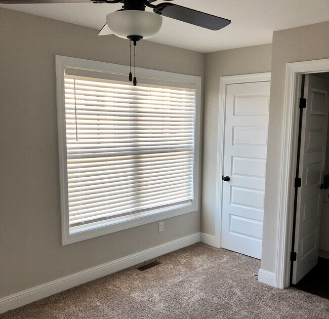Building Photo - 3BD 2.5 BA TOWNHOME FOR RENT - WITHIN WALKING DISTANCE OF TTU