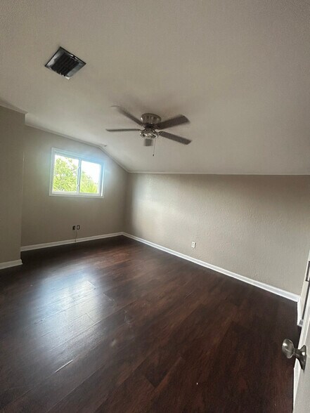Building Photo - 4418 Acushnet Dr