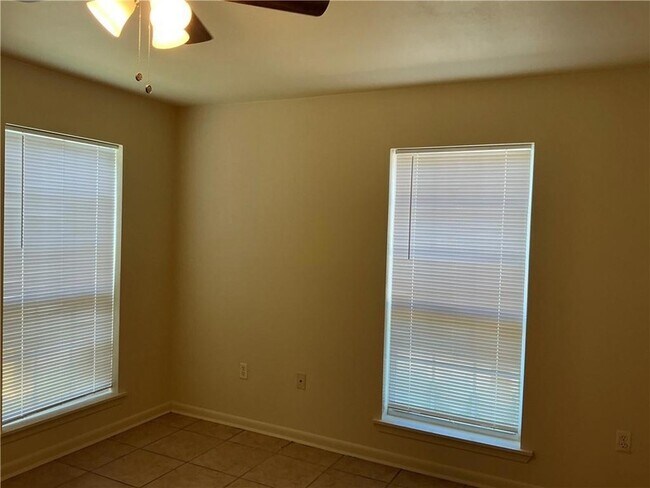 Building Photo - 4108 Roneagle Way #C C