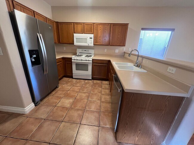 Building Photo - 3 Bed, 2.5 Bath home with Solar Panels!
