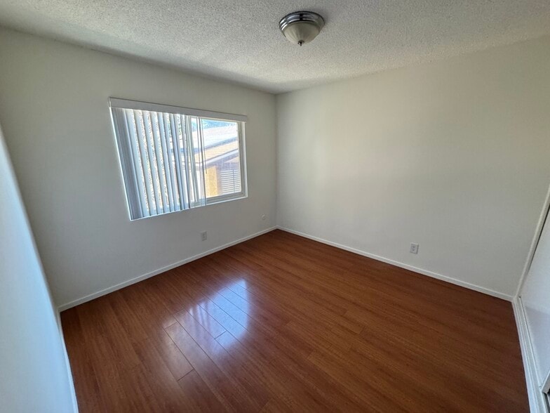 Building Photo - 447 W Elk Ave