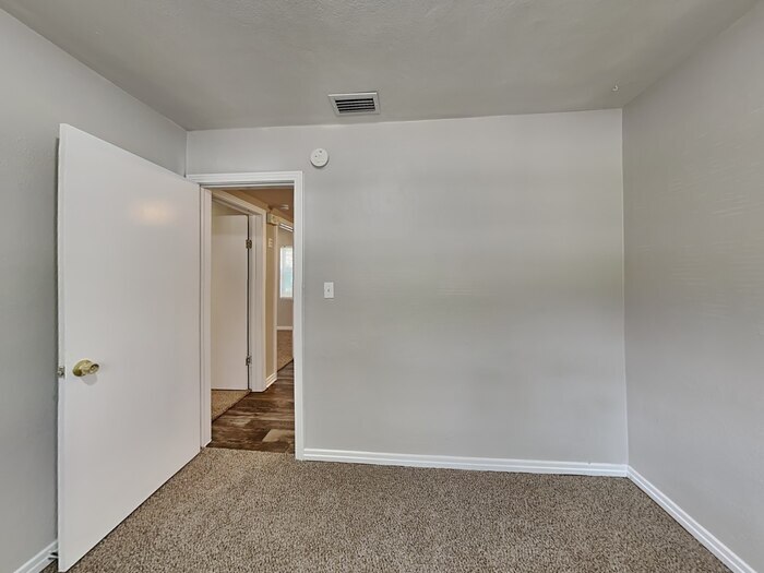 Building Photo - 6735 Gaillardia Rd S