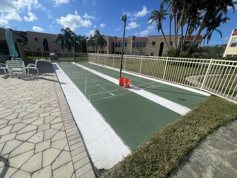 Building Photo - 218 Dogwood Cir