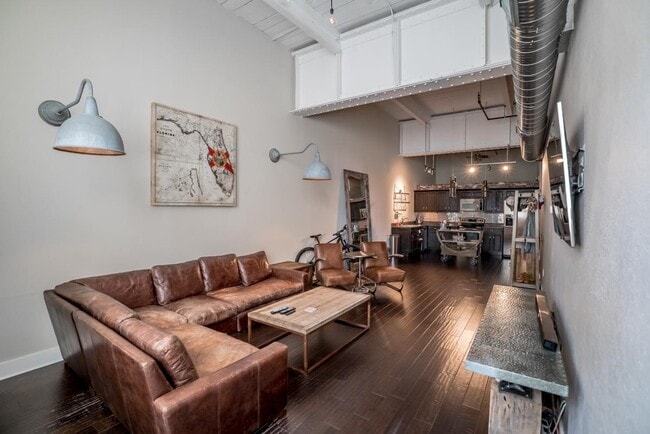 Building Photo - Beautiful 2 bedroom/2 bathroom loft with exposed brick, steel beams and hand scrapped wood floors.