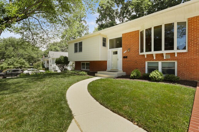 Primary Photo - 2527 Swift Run St