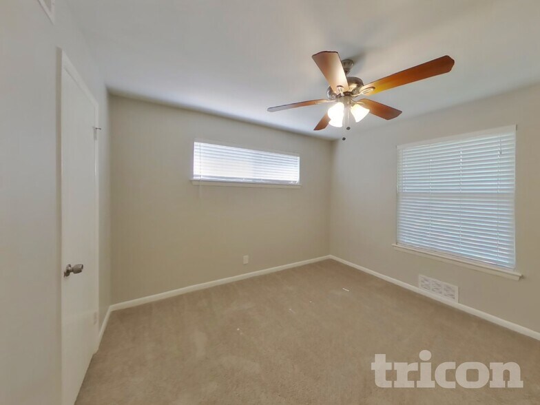 Building Photo - 3240 Springwood Ln