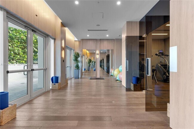 Building Photo - 2711 S Ocean Dr