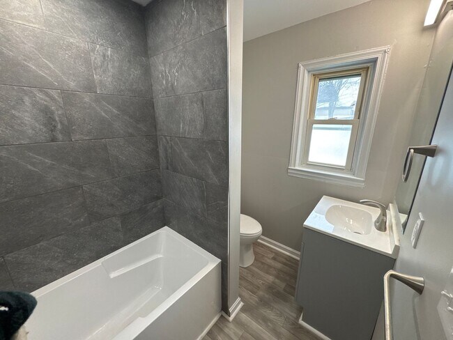 Building Photo - Newly Renovated 3-bedroom, 1-bathroom home with 2 car garage in Bethlehem Township