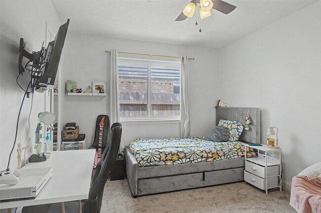 Building Photo - 1730 Oak Valley Dr