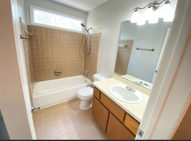 Building Photo - 261 Conrad Cir