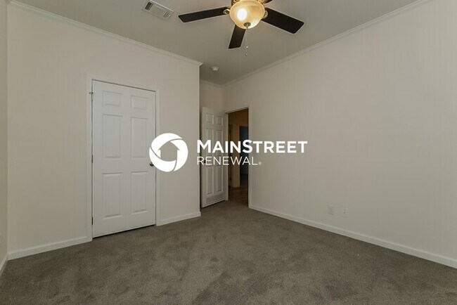 Building Photo - 4 Bedroom Pet-Friendly Home in St. Petersburg, FL with Main Street Renewal