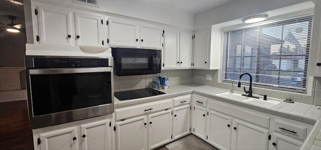 Building Photo - Clovis Oasis Stunning 4-Bed Home with Pool!