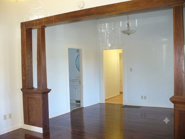 Building Photo - 510 6th St